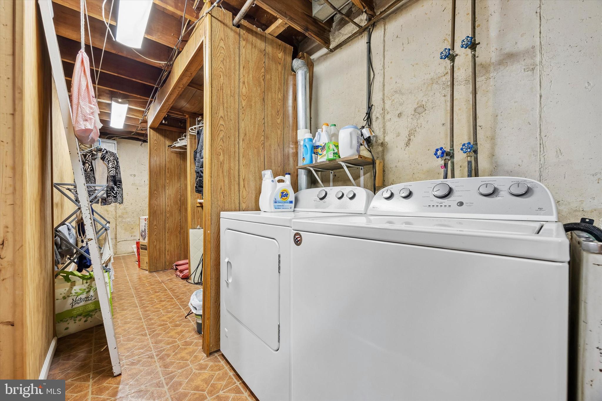 400 Woodhaven Road Philadelphia, PA 19116 - Photo 24 of 25 a utility room with dryer and washer