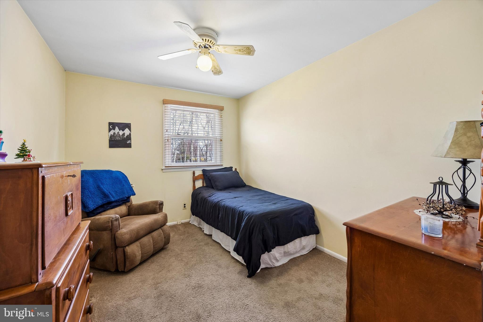 400 Woodhaven Road Philadelphia, PA 19116 - Photo 9 of 25 a living room with furniture and a window