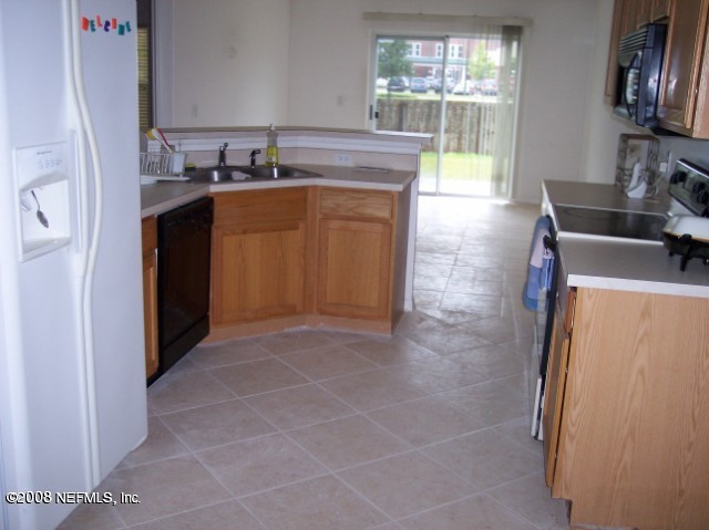 12607 Reeding Ridge Drive East Jacksonville, FL 32225 - Photo 3 of 5 kitchen