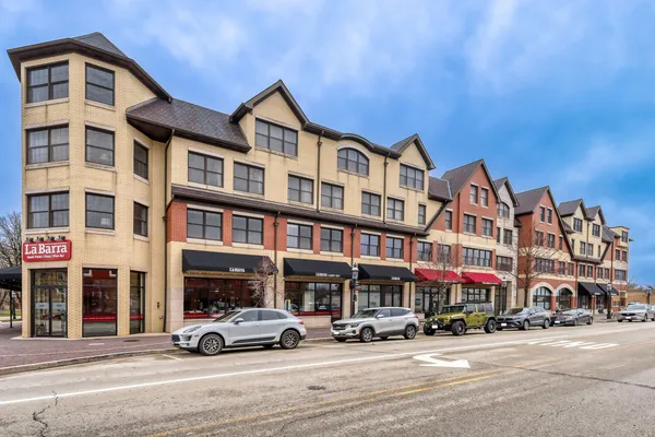 $839,000 | 10 East Burlington Street, Unit 3B, Riverside, IL 60546