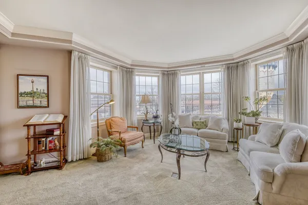 $839,000 | 10 East Burlington Street, Unit 3B, Riverside, IL 60546