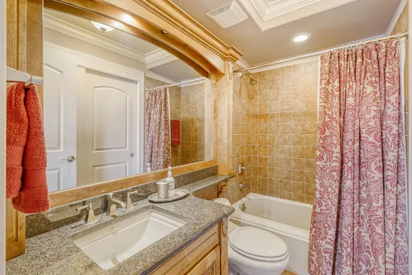 $839,000 | 10 East Burlington Street, Unit 3B, Riverside, IL 60546