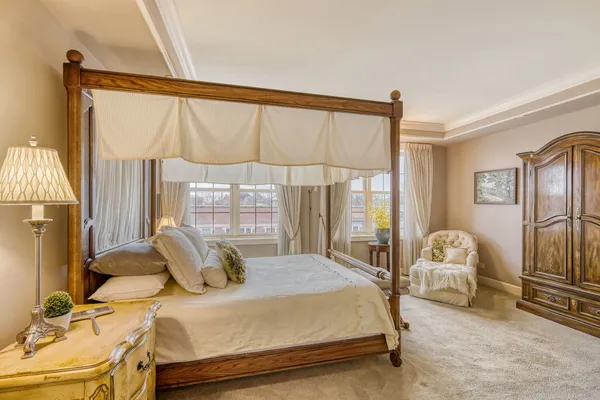 $839,000 | 10 East Burlington Street, Unit 3B, Riverside, IL 60546