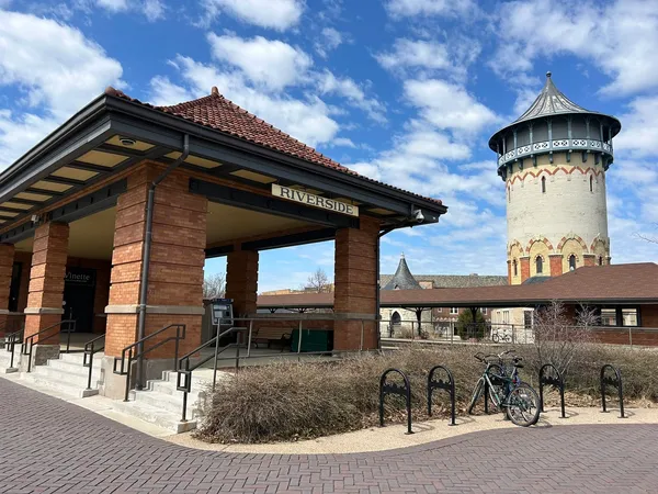 $839,000 | 10 East Burlington Street, Unit 3B, Riverside, IL 60546