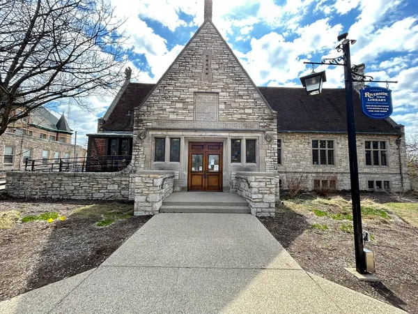 $839,000 | 10 East Burlington Street, Unit 3B, Riverside, IL 60546