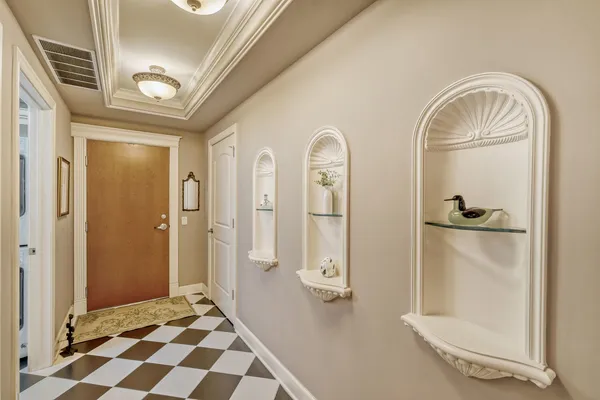 $839,000 | 10 East Burlington Street, Unit 3B, Riverside, IL 60546