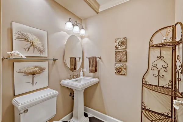 $839,000 | 10 East Burlington Street, Unit 3B, Riverside, IL 60546