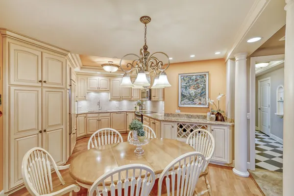 $839,000 | 10 East Burlington Street, Unit 3B, Riverside, IL 60546