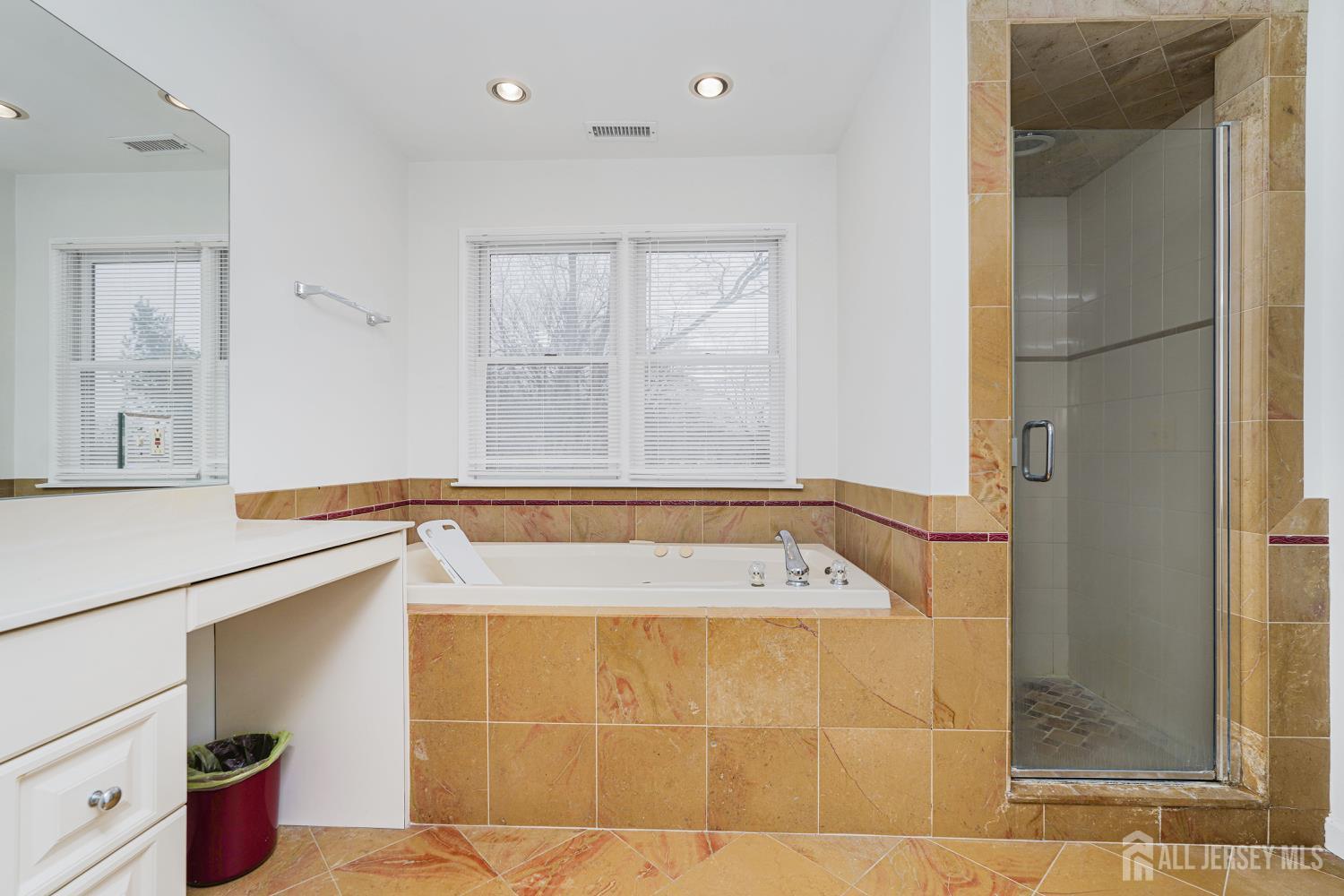 38 Longfellow Drive Colonia, NJ 07067 - Photo 20 of 31