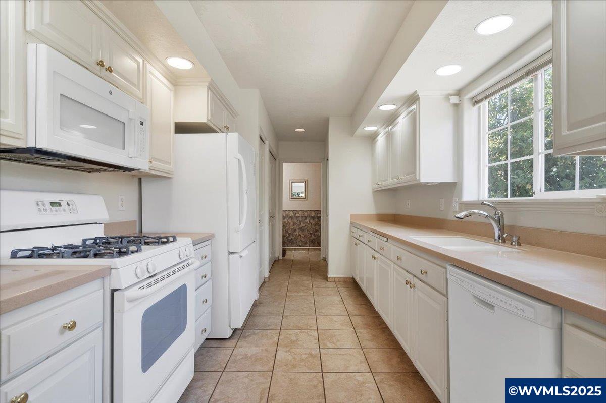 1753 Springtime Court Northeast Keizer, OR 97303 - Photo 11 of 45
