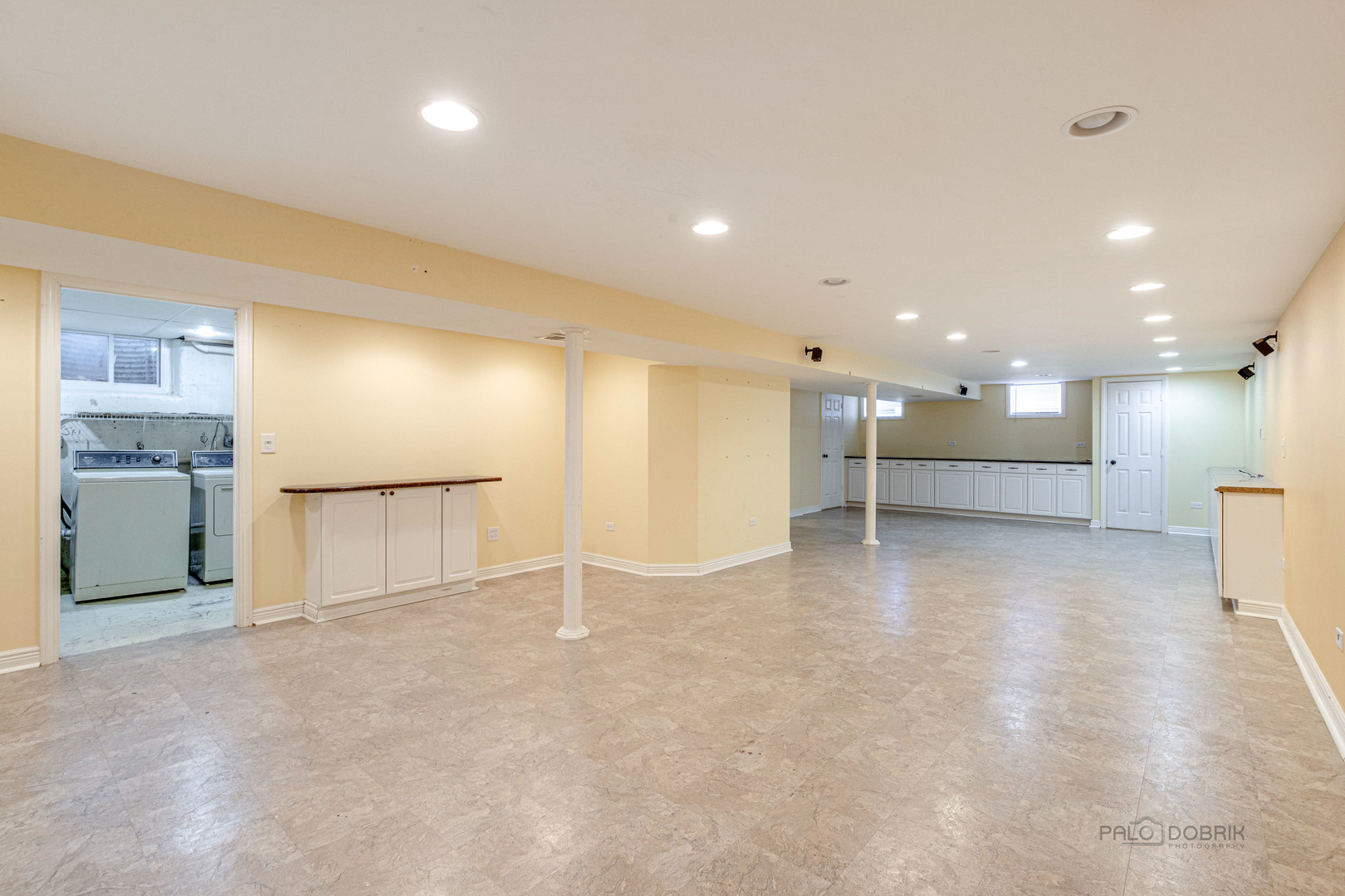 511 Alexander Boulevard Elmhurst, IL 60126 - Photo 29 of 38 a view of an empty room with a kitchen