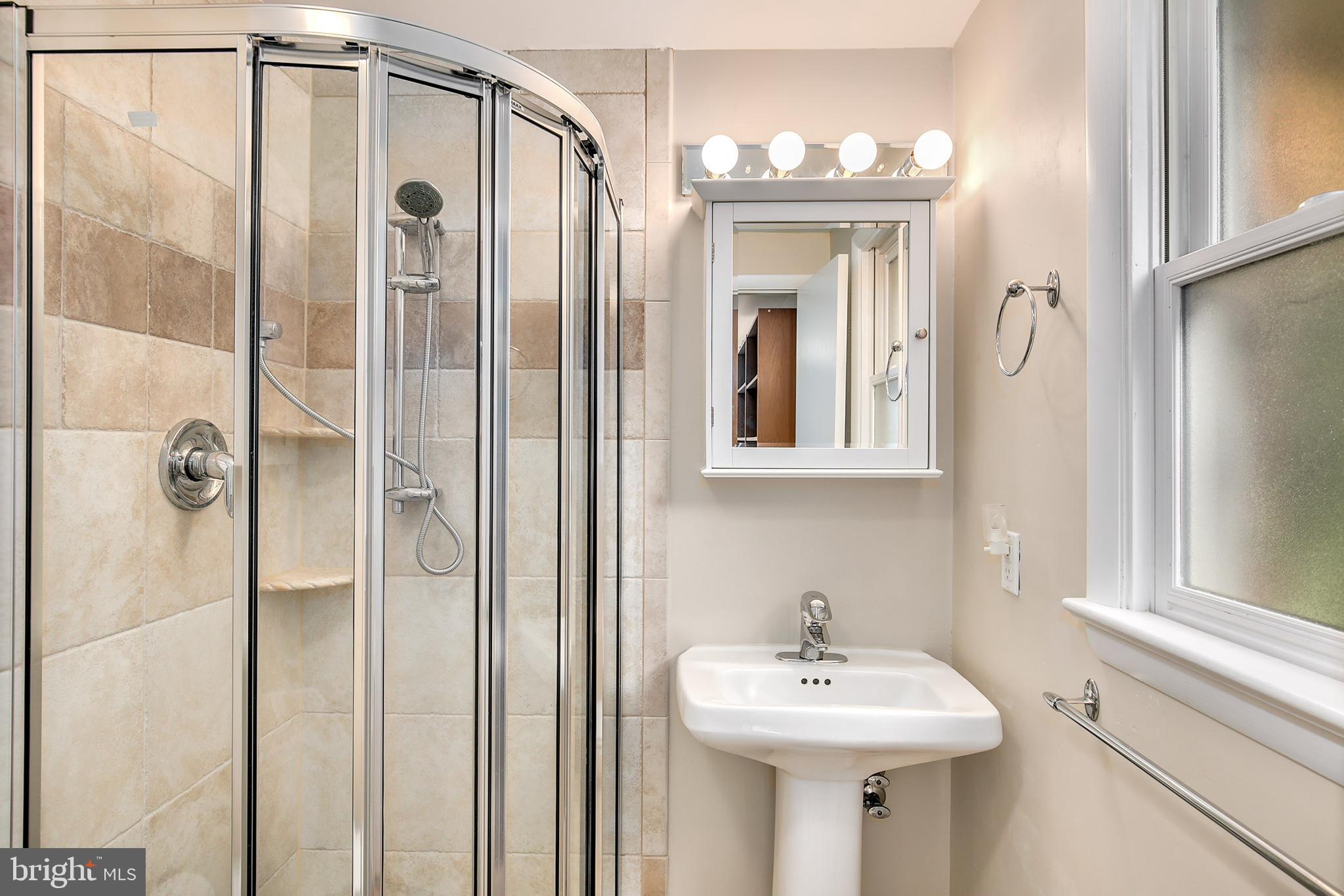 8614 Rayburn Road Bethesda, MD 20817 - Photo 12 of 38
