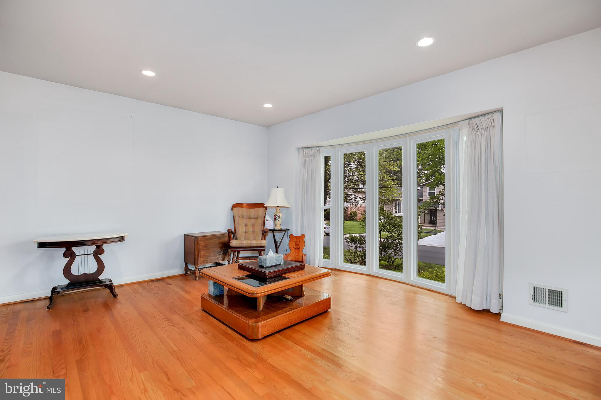 8614 Rayburn Road Bethesda, MD 20817 - Photo 17 of 38