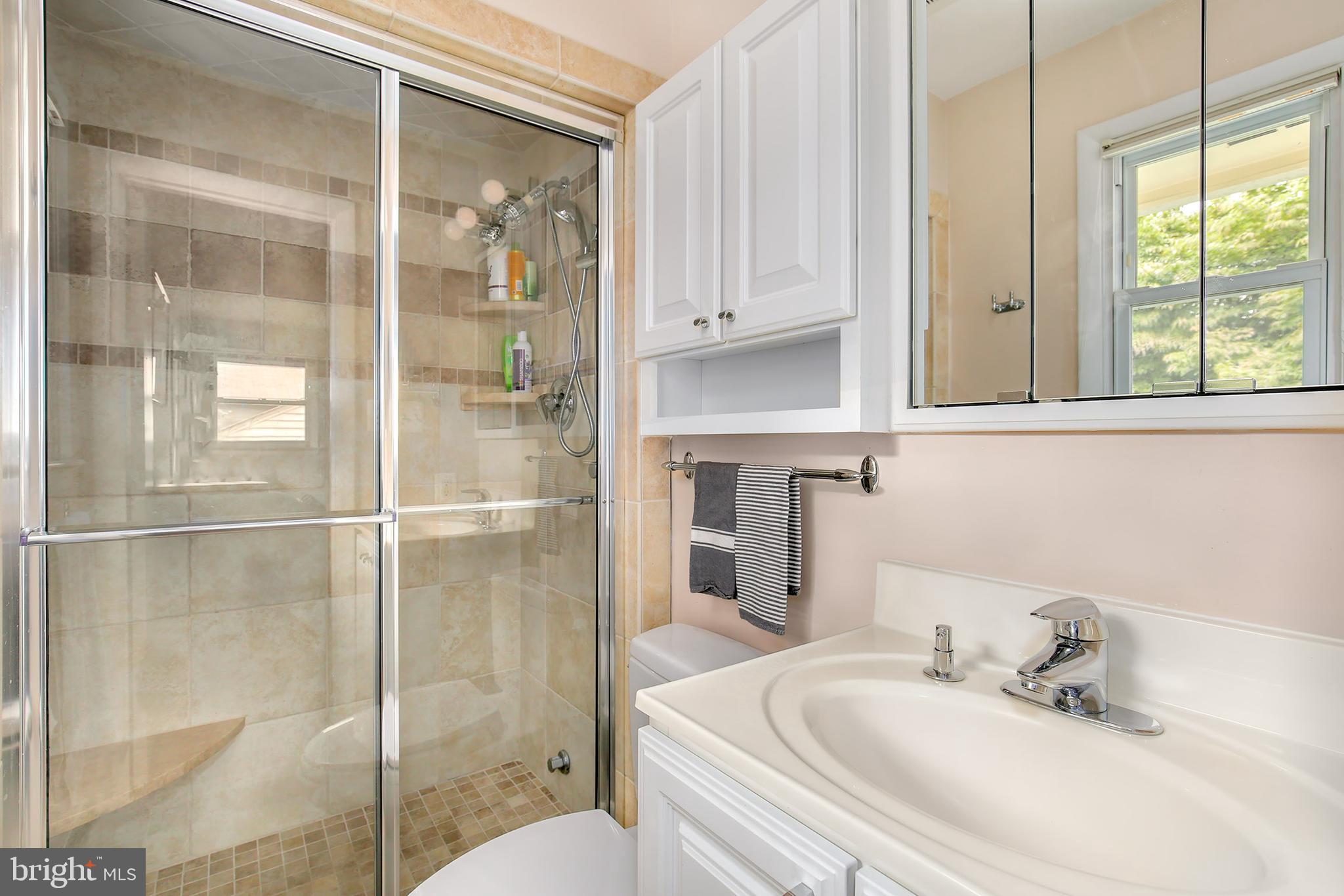 8614 Rayburn Road Bethesda, MD 20817 - Photo 8 of 38