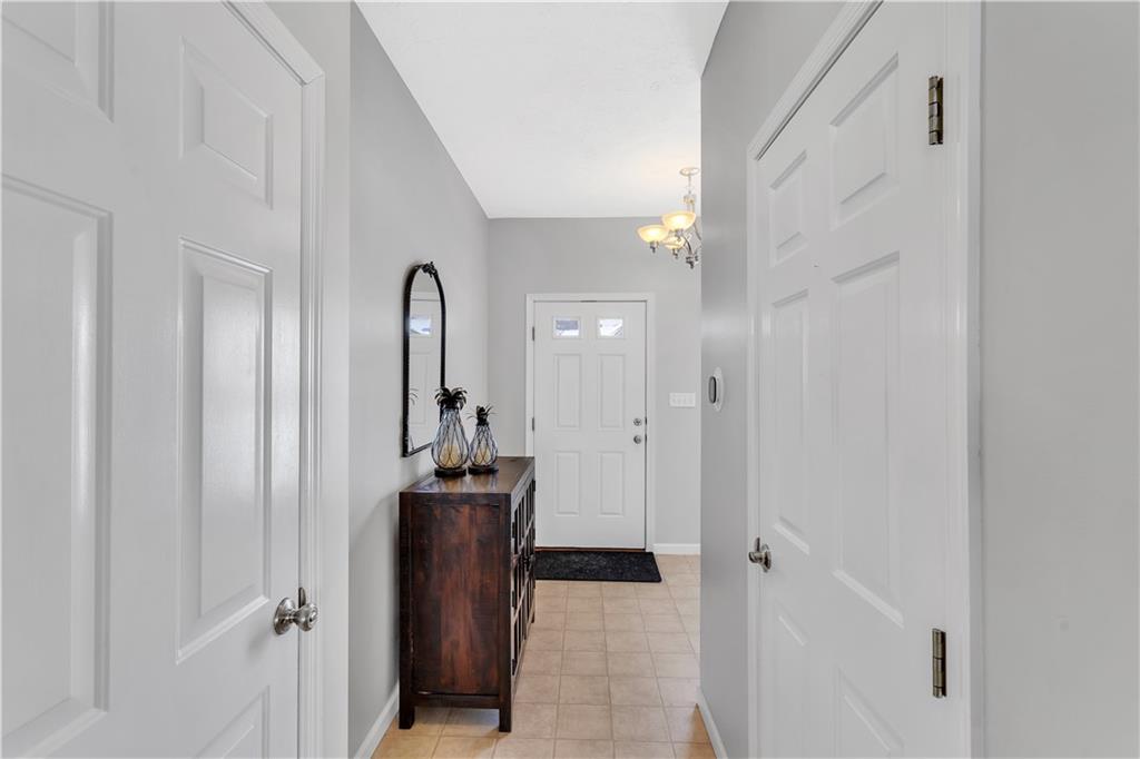 112 Southern Valley Court Mars, PA 16046 - Photo 4 of 35