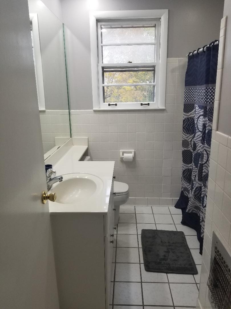 406 Gates Road Goodlettsville, TN 37072 - Photo 15 of 21 a bathroom with a sink toilet and mirror