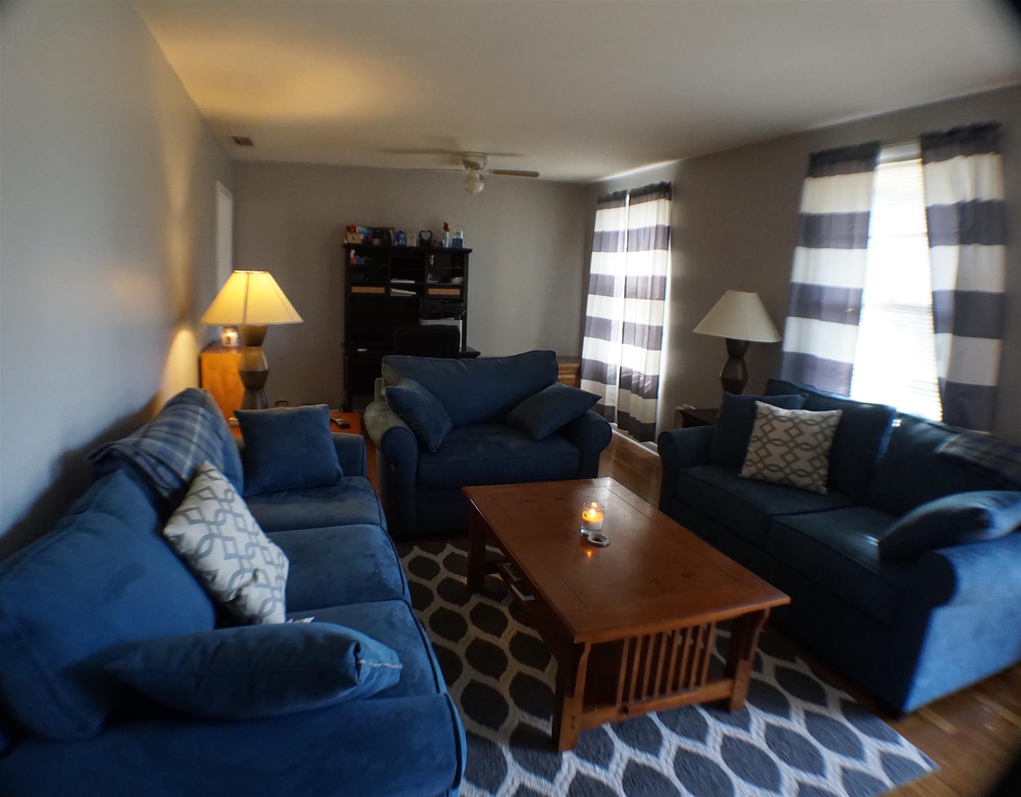 406 Gates Road Goodlettsville, TN 37072 - Photo 5 of 21 a living room with furniture and a lamp