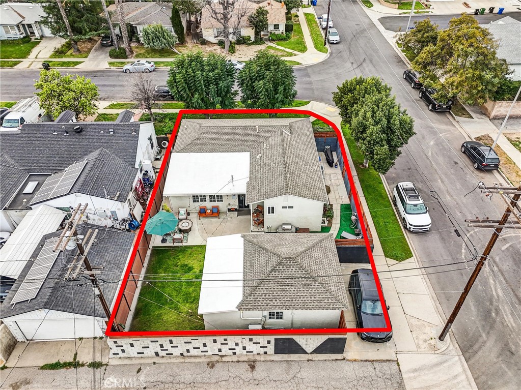 7758 Chimineas Avenue Reseda, CA 91335 - Photo 32 of 35 an aerial view of a house with a yard