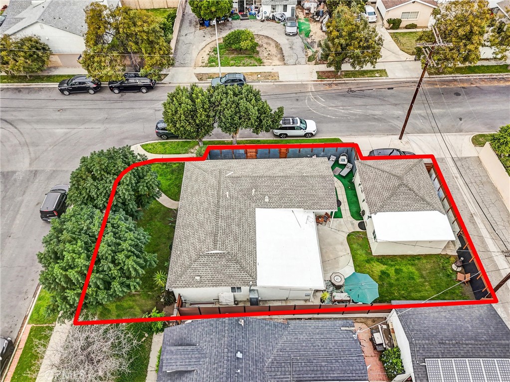 7758 Chimineas Avenue Reseda, CA 91335 - Photo 33 of 35 an aerial view of a houses