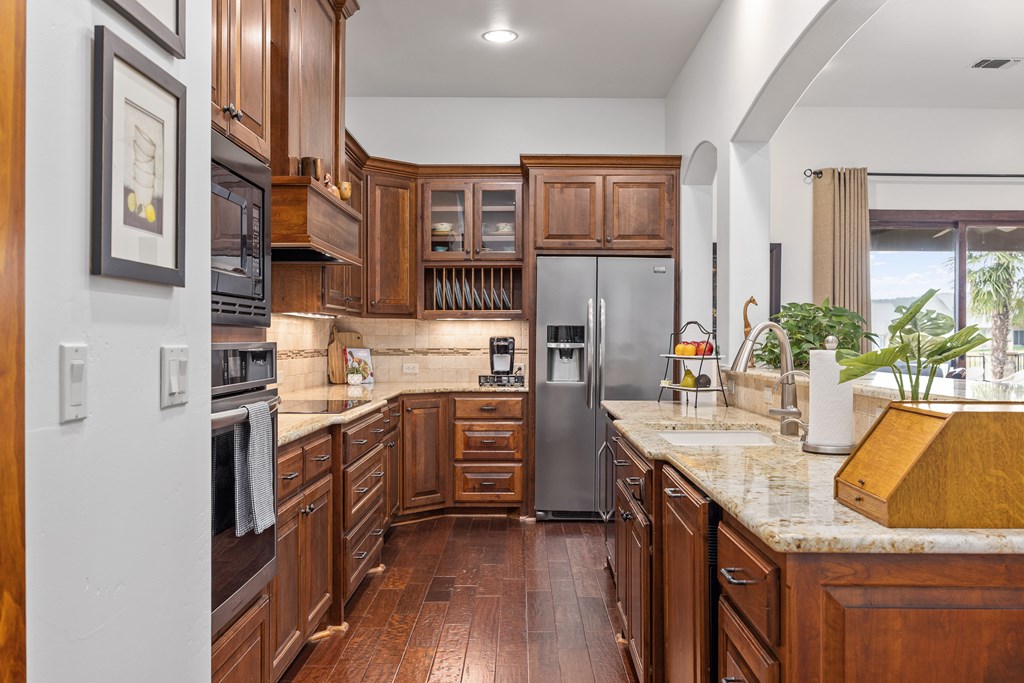 2065 Toscano Way Kerrville, TX 78028 - Photo 13 of 39