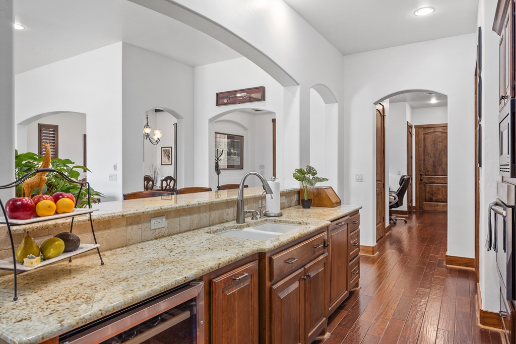 2065 Toscano Way Kerrville, TX 78028 - Photo 15 of 39