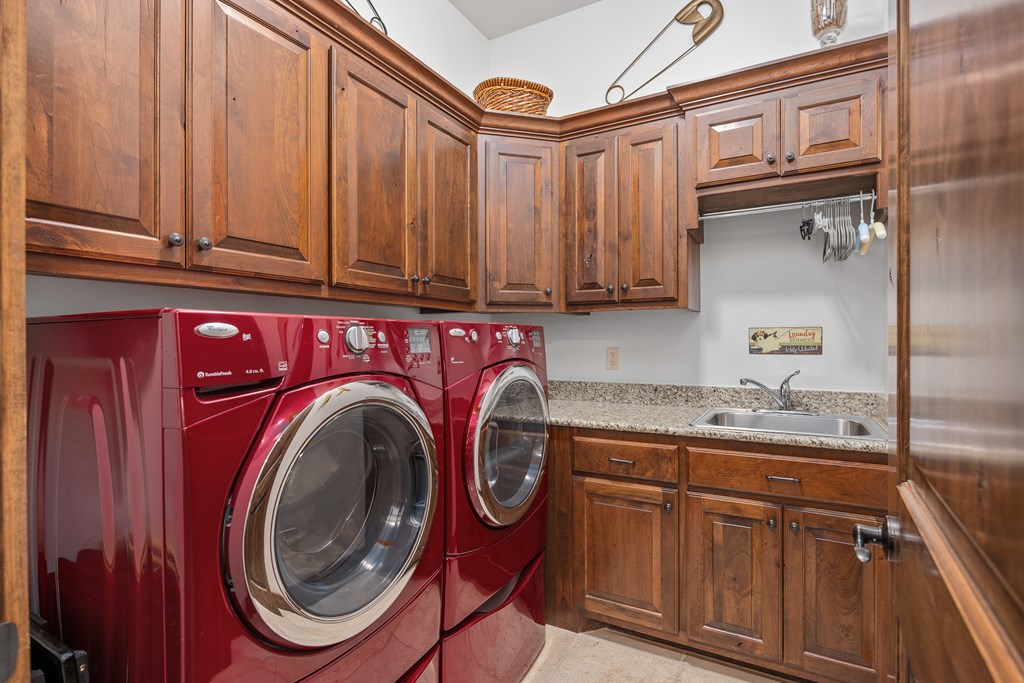 2065 Toscano Way Kerrville, TX 78028 - Photo 30 of 39 Laundry Room in Main house