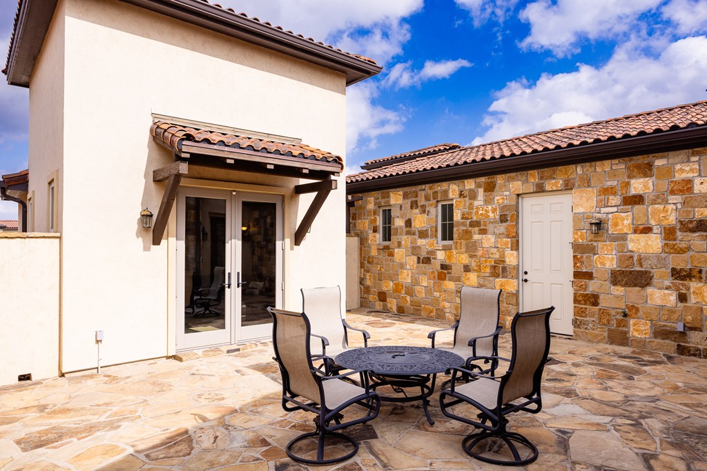 2065 Toscano Way Kerrville, TX 78028 - Photo 6 of 39