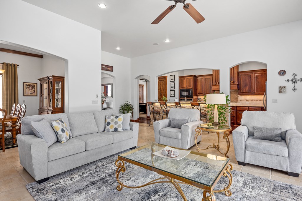 2065 Toscano Way Kerrville, TX 78028 - Photo 9 of 39