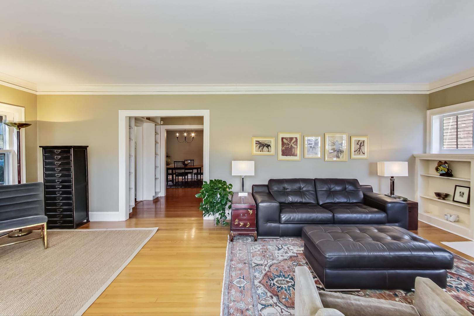 216 Myrtle Street Winnetka, IL 60093 - Photo 9 of 74 a living room with furniture and a couch
