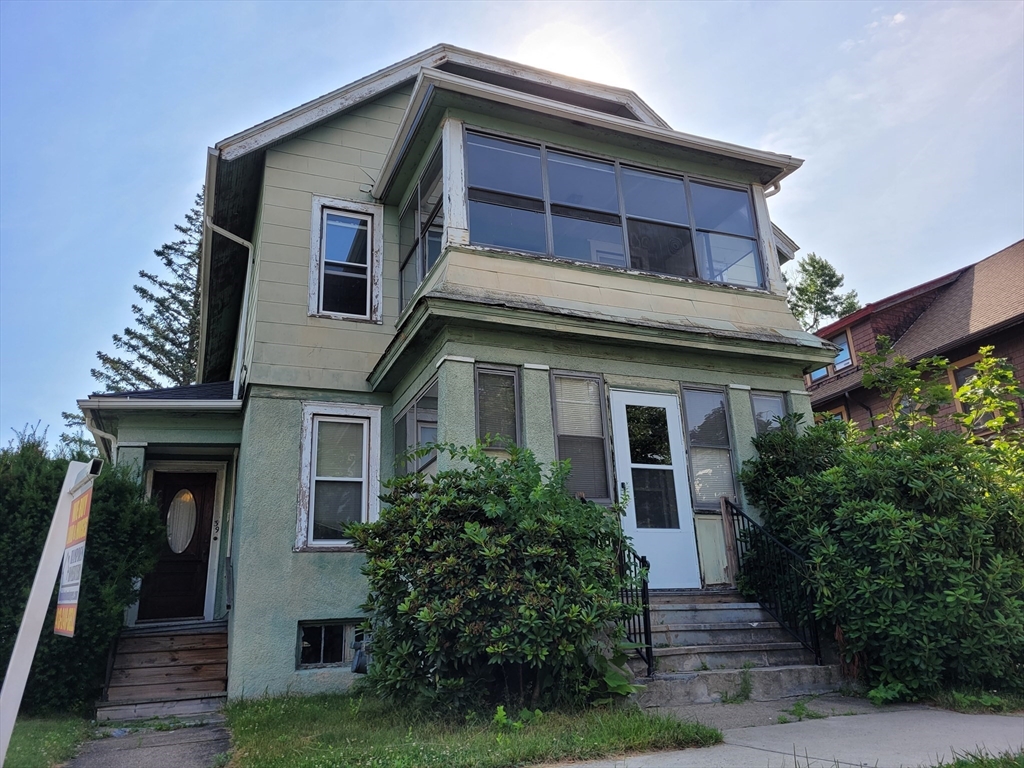 39-41 Lyndale Street Springfield, MA 01108 - Photo 1 of 11 Gallery Image 1