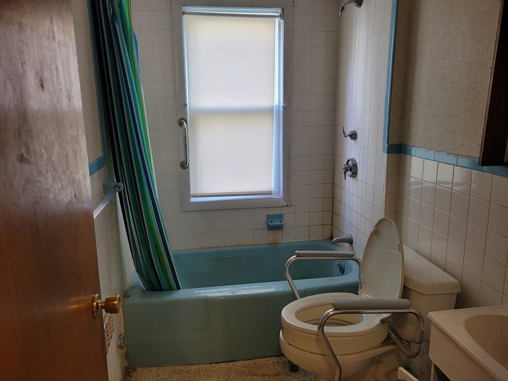 39-41 Lyndale Street Springfield, MA 01108 - Photo 7 of 11 Gallery Image 7