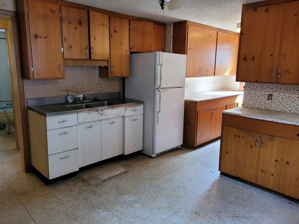 39-41 Lyndale Street Springfield, MA 01108 - Photo 10 of 11 Gallery Image 10