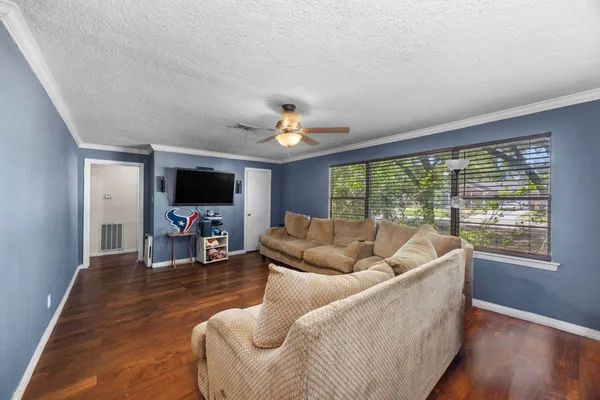 $190,000 | 917 Alvin Street, Pasadena, TX 77506