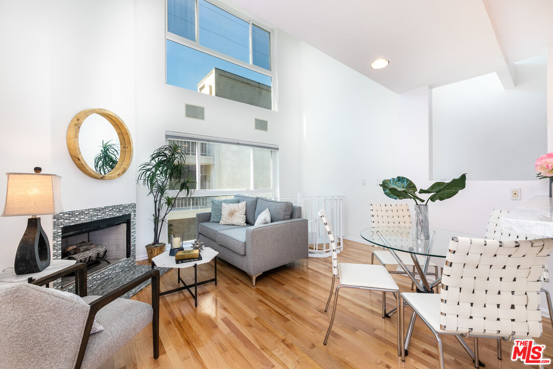 14 Reef Street, Unit 3 Marina del Rey, CA 90292 - Photo 1 of 17 Gallery Image 1