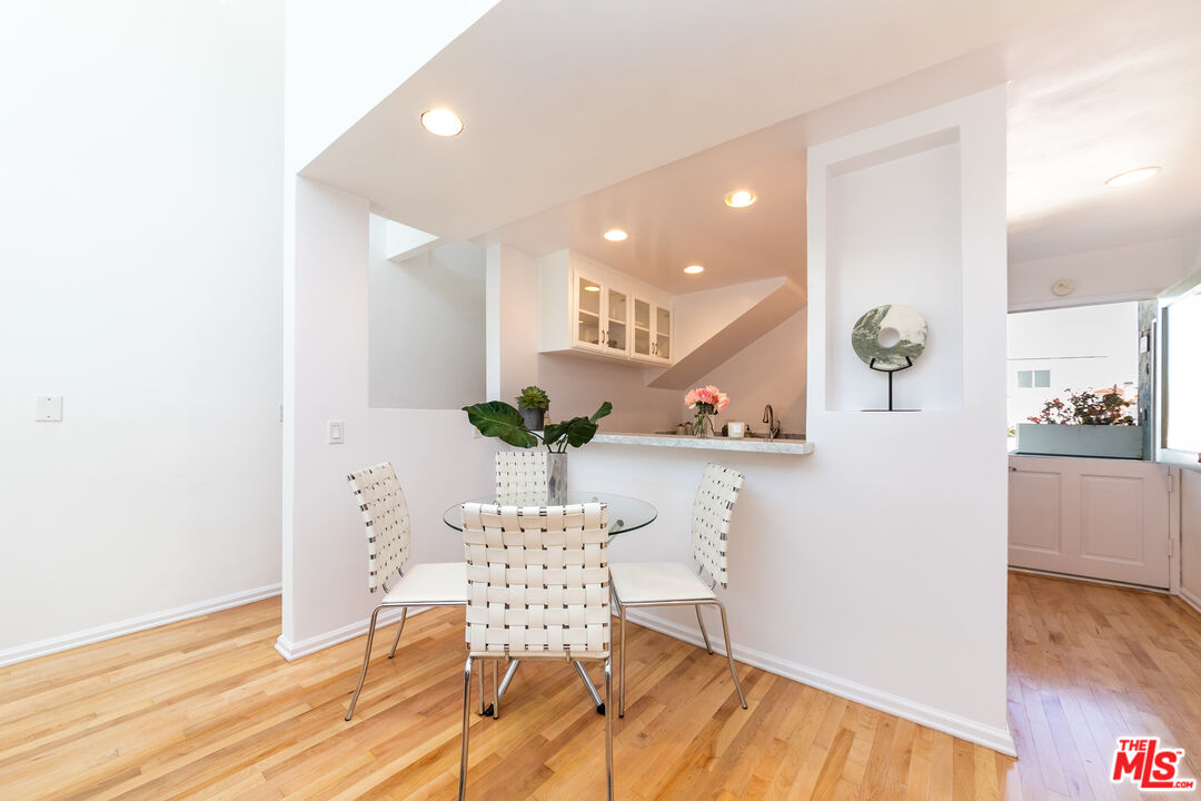 14 Reef Street, Unit 3 Marina del Rey, CA 90292 - Photo 4 of 17 Gallery Image 4