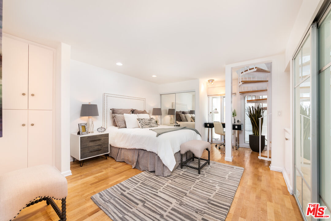 14 Reef Street, Unit 3 Marina del Rey, CA 90292 - Photo 5 of 17 Gallery Image 5