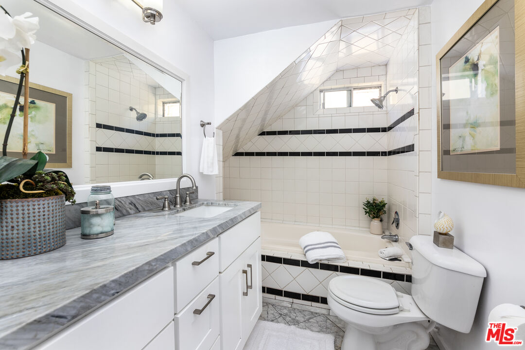 14 Reef Street, Unit 3 Marina del Rey, CA 90292 - Photo 7 of 17 Gallery Image 7