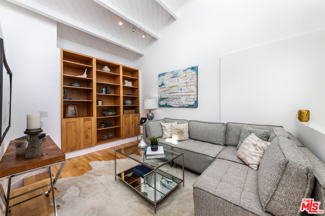 14 Reef Street, Unit 3 Marina del Rey, CA 90292 - Photo 8 of 17 Gallery Image 8