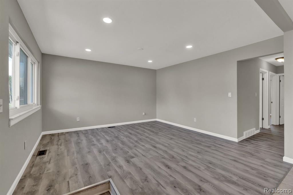 11220 Timken Avenue Warren, MI 48089 - Photo 11 of 36