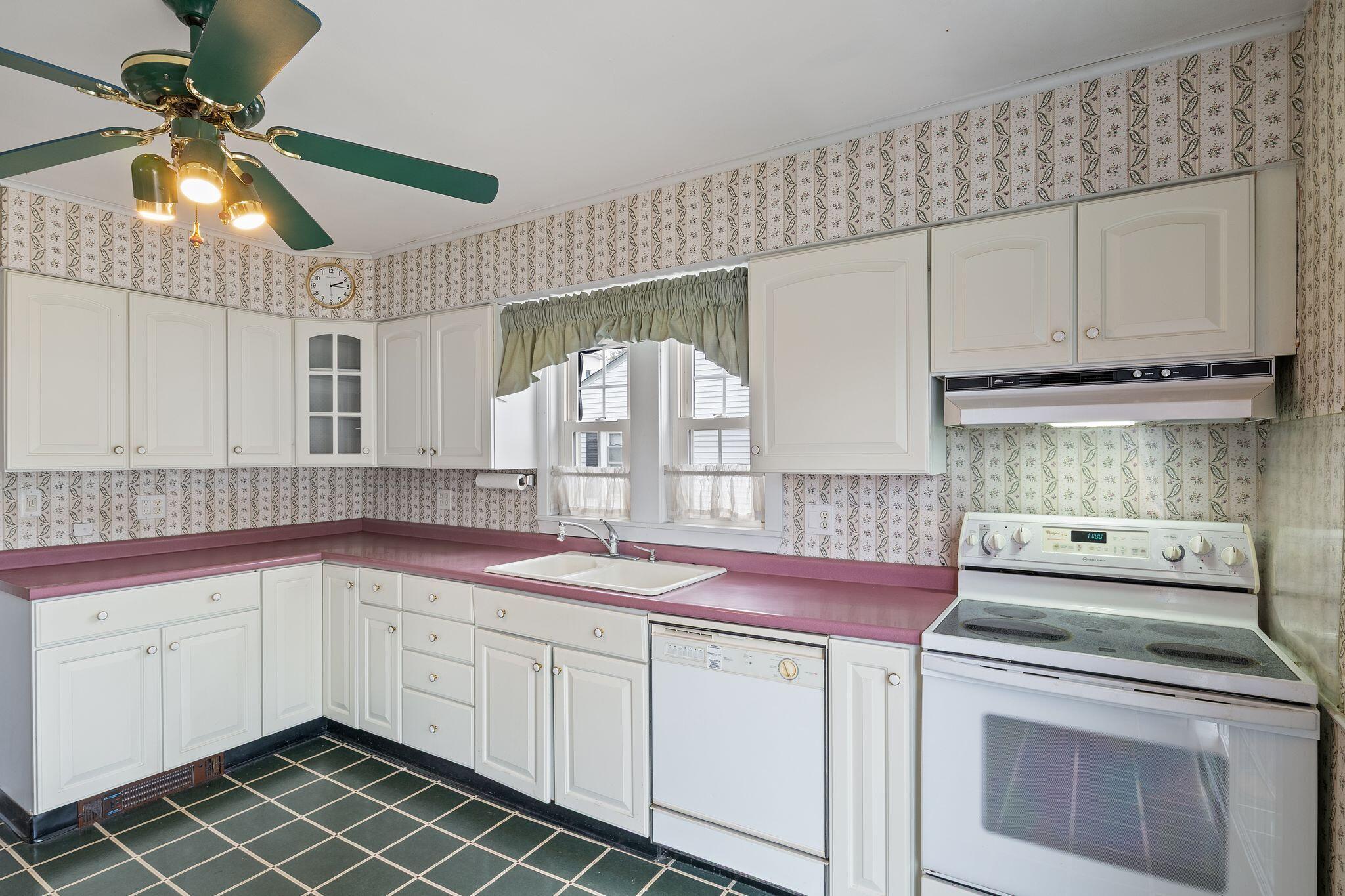 49 Harding Street Biddeford, ME 04005 - Photo 7 of 28 49_Harding_St_15