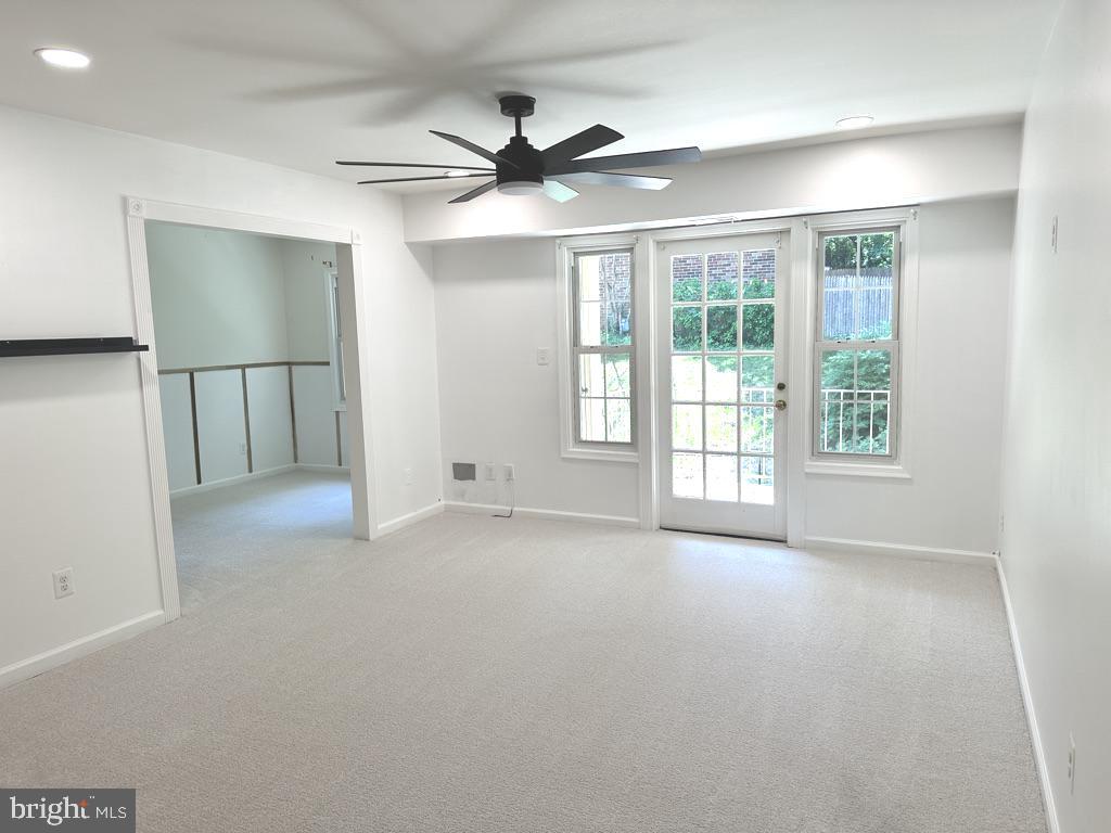 5900 Prince George Drive, Unit 333 Springfield, VA 22152 - Photo 7 of 31 a view of an empty room with a window