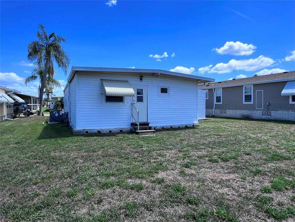 1100 South Belcher Road, Unit 260 Largo, FL 33771 - Photo 47 of 79 a backyard of a house with lots of green space