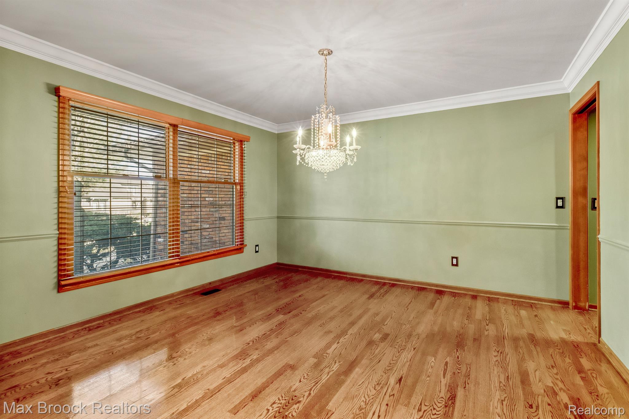 33804 York Ridge Street Farmington, MI 48331 - Photo 9 of 48 Dining Room