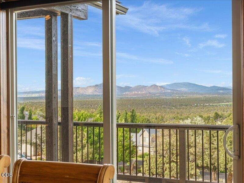 360 Vista Rim Drive Redmond, OR 97756 - Photo 61 of 147