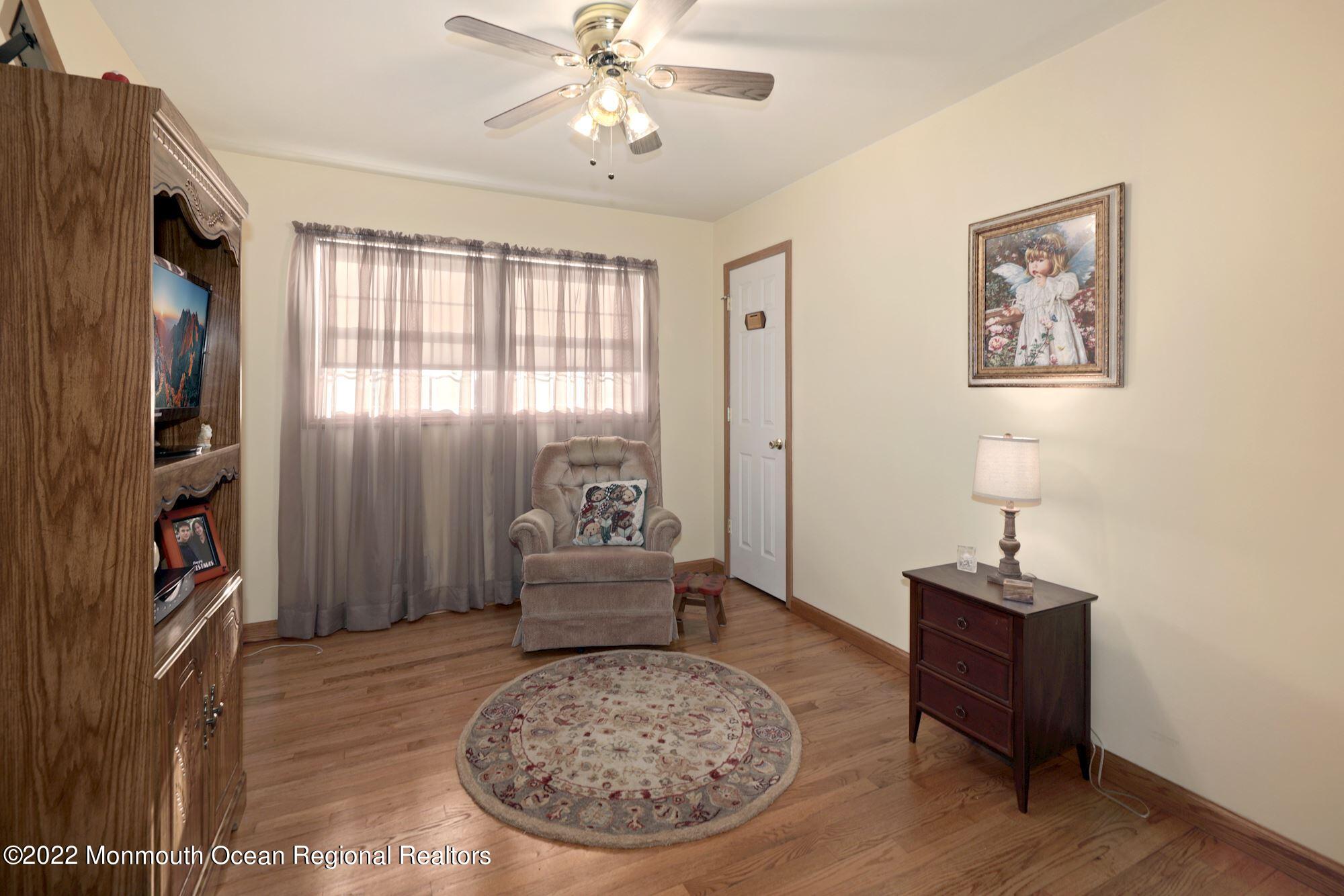 189 Middle Road Hazlet, NJ 07730 - Photo 11 of 21 025_189_MIDDLE_ROAD_364822_683933