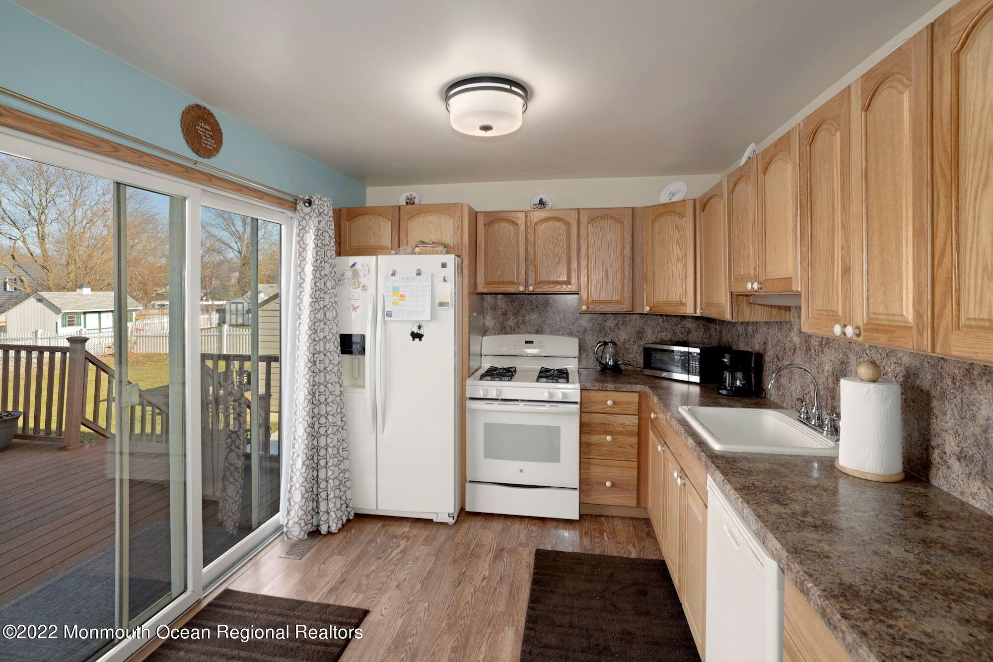 189 Middle Road Hazlet, NJ 07730 - Photo 6 of 21 008_189_MIDDLE_ROAD_364822_683933