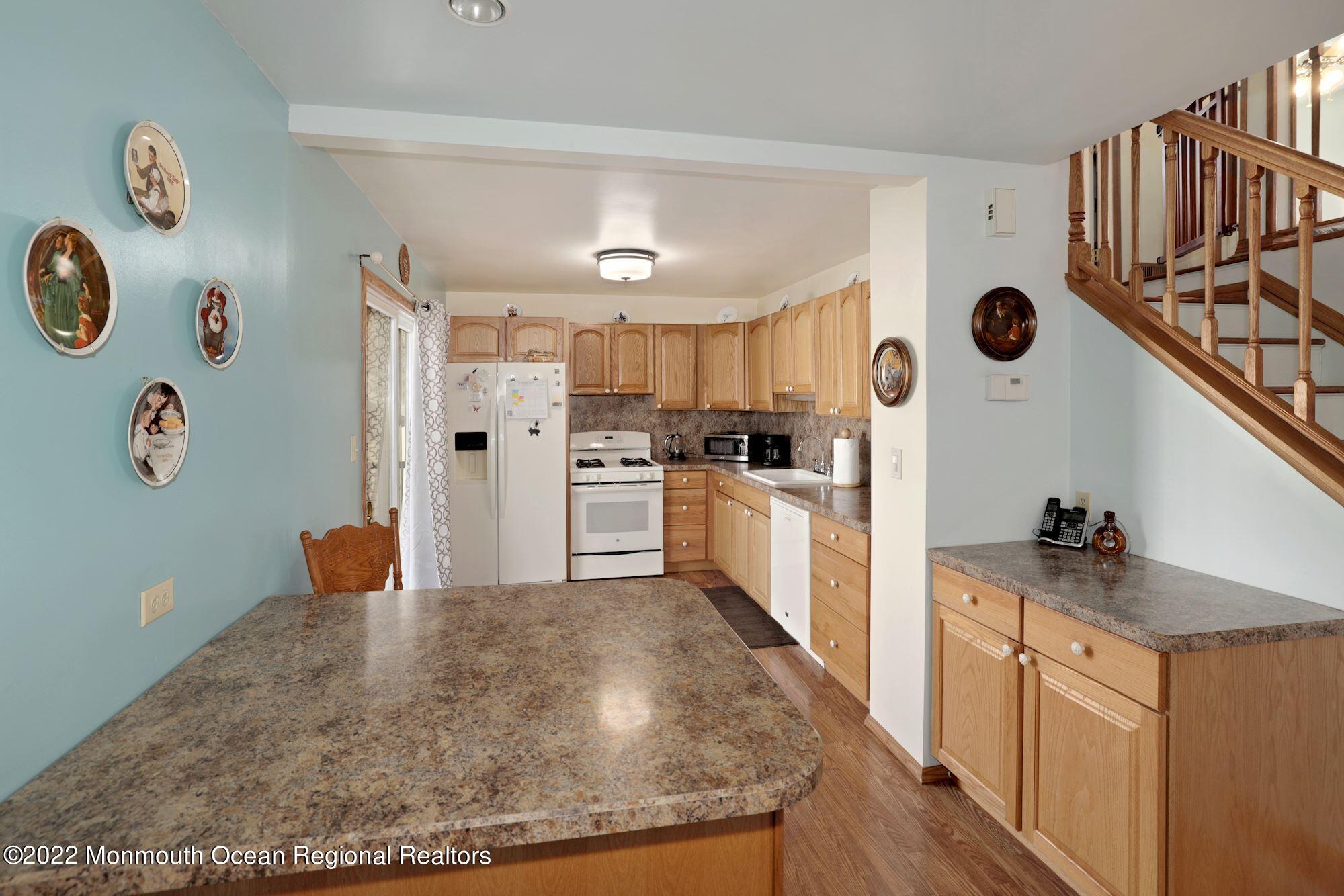 189 Middle Road Hazlet, NJ 07730 - Photo 7 of 21 009_189_MIDDLE_ROAD_364822_683933