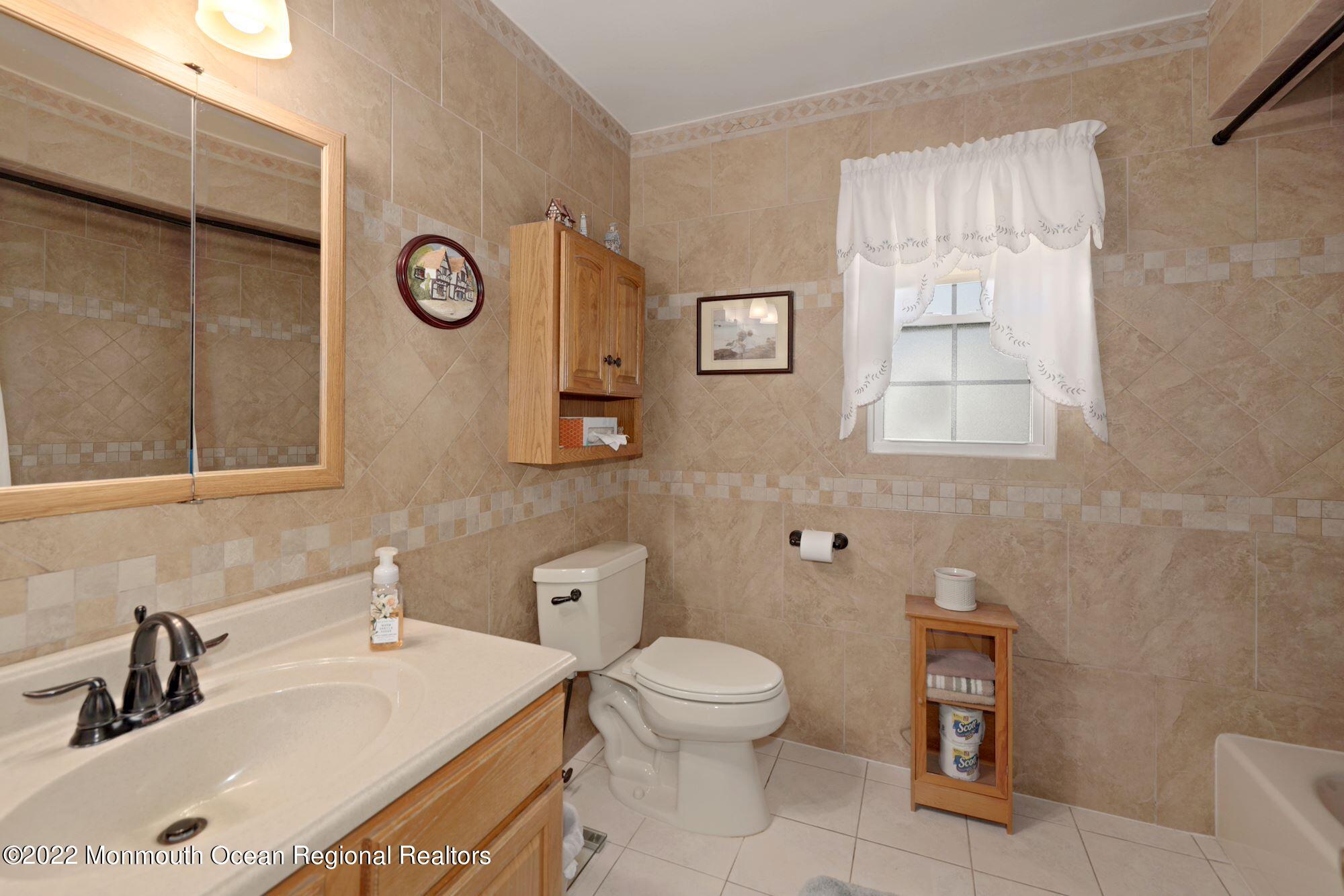 189 Middle Road Hazlet, NJ 07730 - Photo 8 of 21 022_189_MIDDLE_ROAD_364822_683933