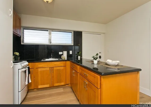 $1,795 | 909 University Avenue, Unit 211, Honolulu, HI 96826