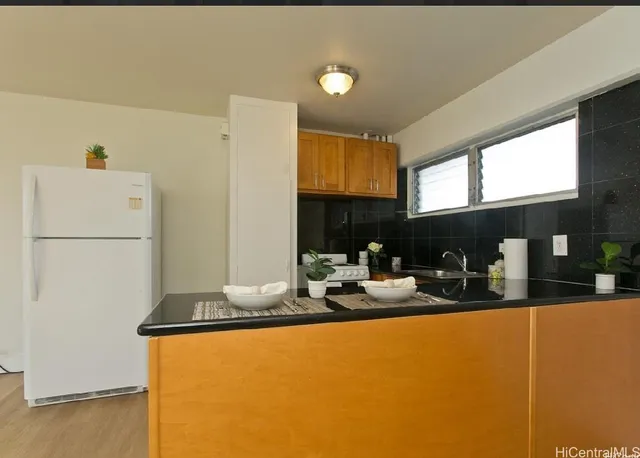 $1,795 | 909 University Avenue, Unit 211, Honolulu, HI 96826